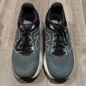 New Balance Men's Black and Gray Sneakers
